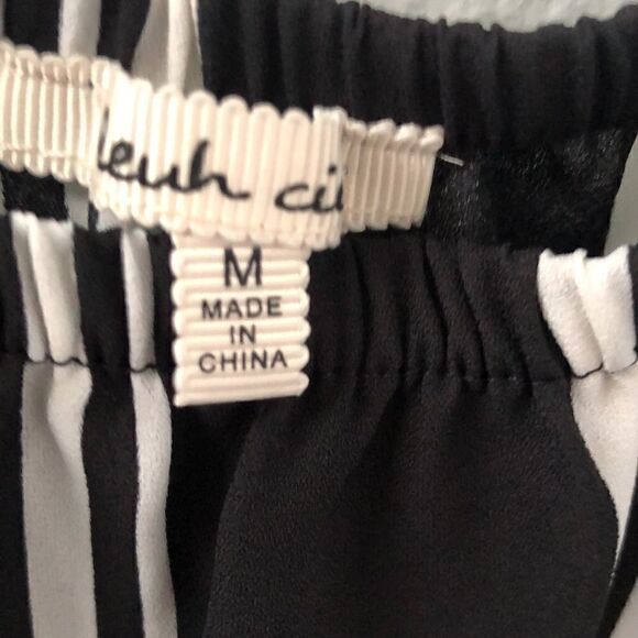 bleuh ciel black & white off the shoulder blouse. - Picture 2 of 5